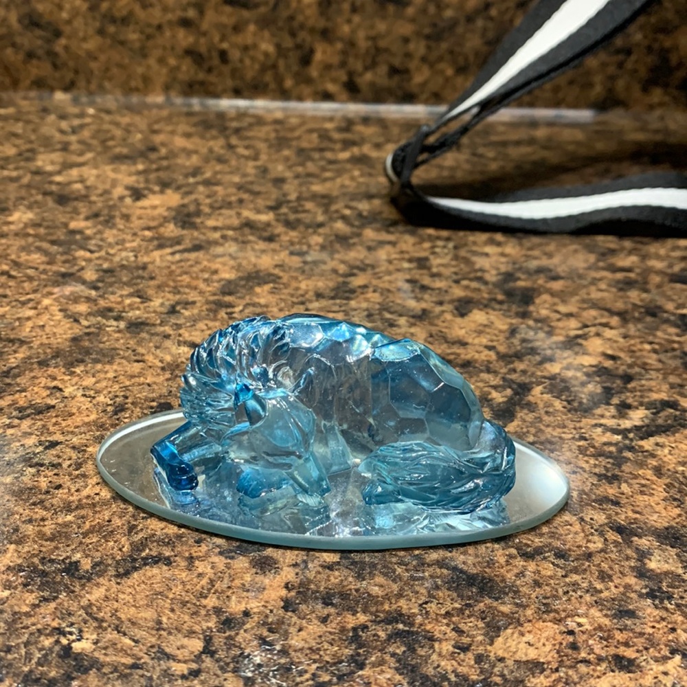 Figurine collectible, Rarest Gem Wolves of the World Collection.